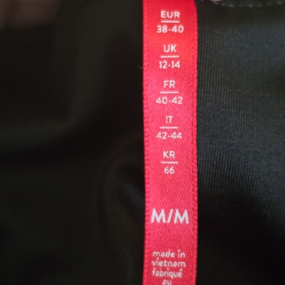 NWOT SPANX Women's Faux Leather Classic Black Compression Leggings Size Medium - Picture 9 of 13